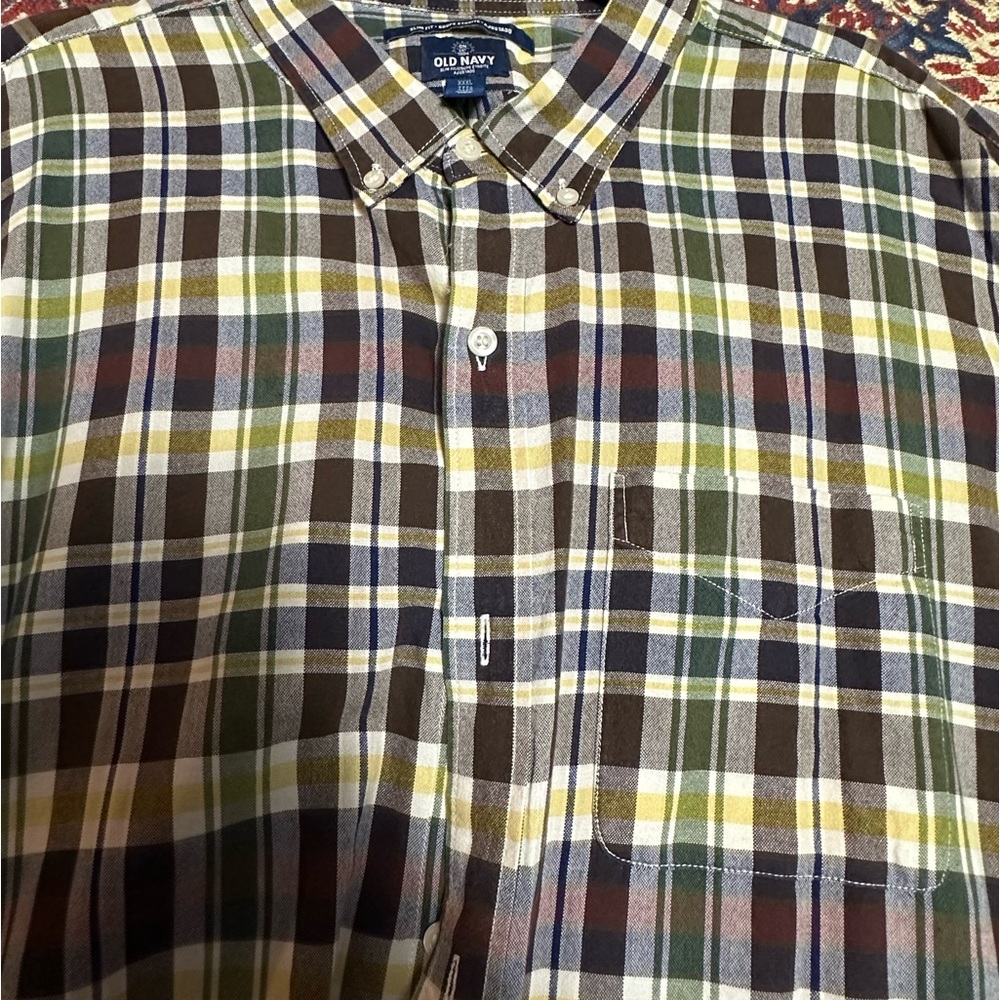 Long sleeve button up shirt in 3x for men. Slim fit material, in great condition